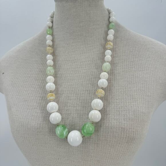 Vintage 1970s White and green chunky Beaded Necklace - Picture 1 of 5